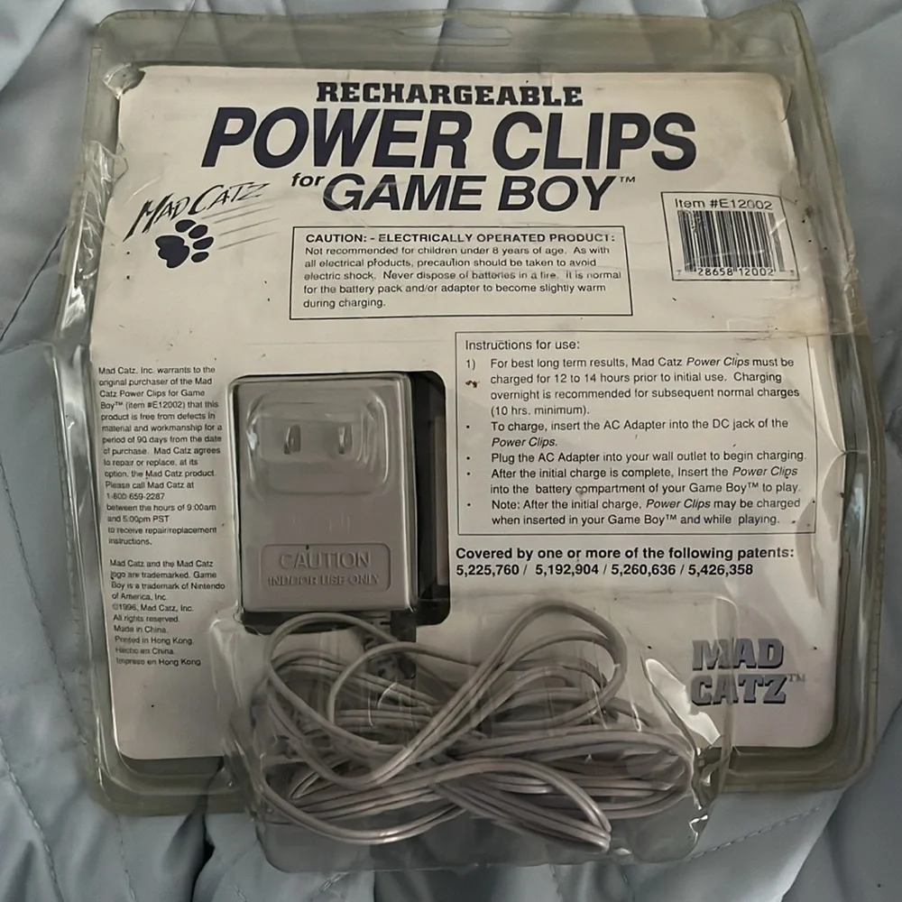 Mad Catz Gameboy Rechargeable Power Clip - E12002 Brand New in package vintage